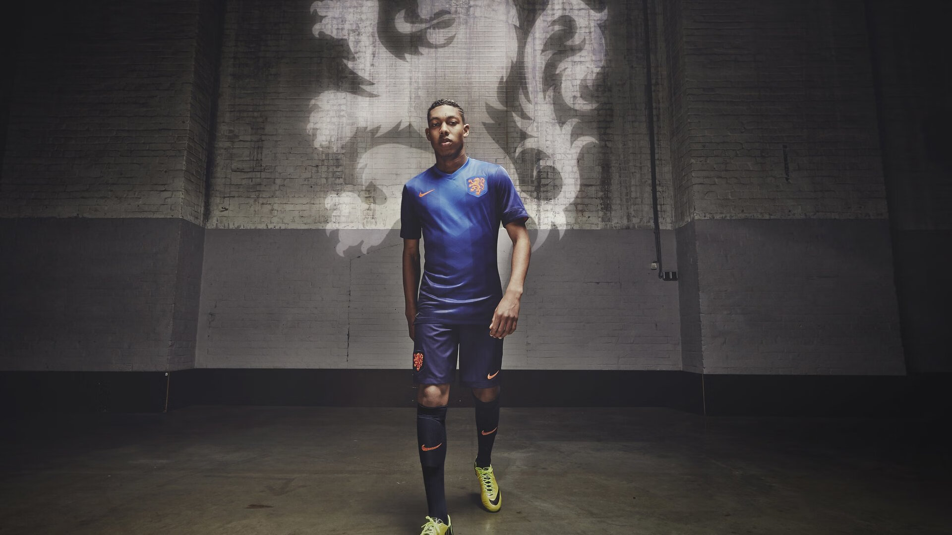 乐鱼电竞在线平台-俱乐部引进先进数据分析系统，提升战术执行效率，俱乐部信息