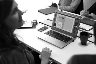 乐鱼体育平台app下载-创业复盘利器,雷军年度演讲全网刷屏,雷军2021年演讲视频